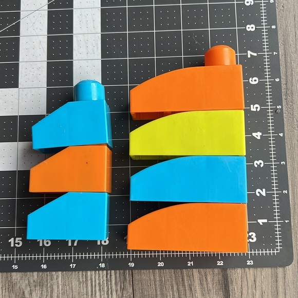 MEGA BLOKS building brick STEM toys 120+ pieces - Picture 9 of 9